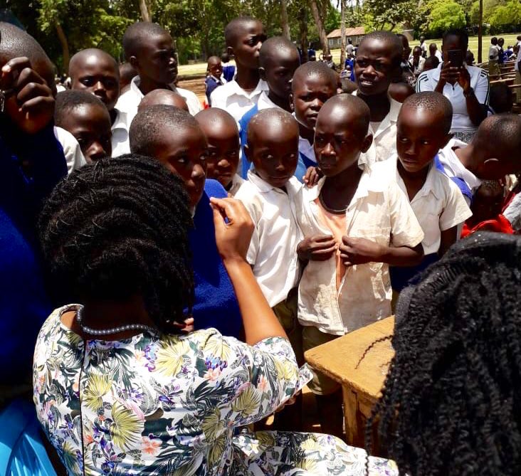 MOH_Kenya's tweet photo. Dr. Ann Mwangi, Head of Division of Adolescents and School Health in the Ministry of Health administers the deworming medicine to children at Dibuoro Primary @EduMinKenya @EvidenceAction https://t.co/UzQRaEdi2Q