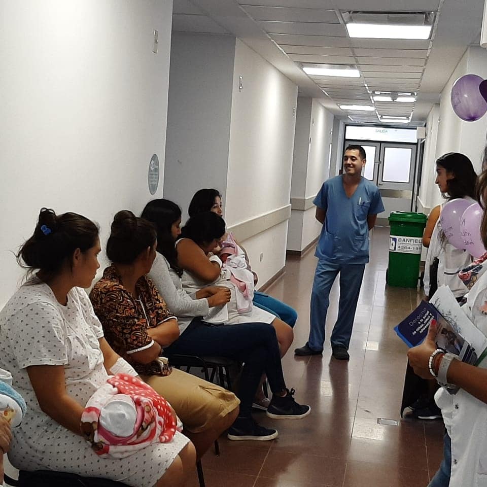 HospitalFV's tweet photo. 💜 Se realizaron diversas charlas informativas/reflexivas sobre el Día de la Mujer. 
L@s profesionales del Hospital Mi Pueblo brindaron encuentros en Sala de Espera y Maternidad, a fin de guiar, acompañar y generar conciencia sobre los Derechos de la Mujer.
#8M https://t.co/TsPaTDxswm