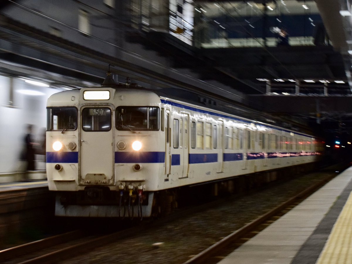 Mt54の響き Ar Twitter 毎晩折尾から小倉まで走っている415系の回送列車 特急も含めて全ての営業列車が停まる黒崎駅も通過します 今日は 常磐線出身のfo507編成が警笛を高らかに鳴らして通過して行きました Mt54の響き Ar Twitter 毎晩折尾から小倉まで走っている415系の回送列車 特急も含めて全ての営業列車が停まる黒崎駅も通過します 今日は 常磐線出身のfo507編成が警笛を高らかに鳴らして通過して行きました