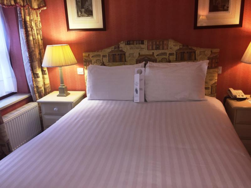 Fancy a cosy evening getaway? Book your exclusive room early and save 12% off 🎉 🎉   #cotswoldlodge #booking #getaway ow.ly/LnHL50yBEXx