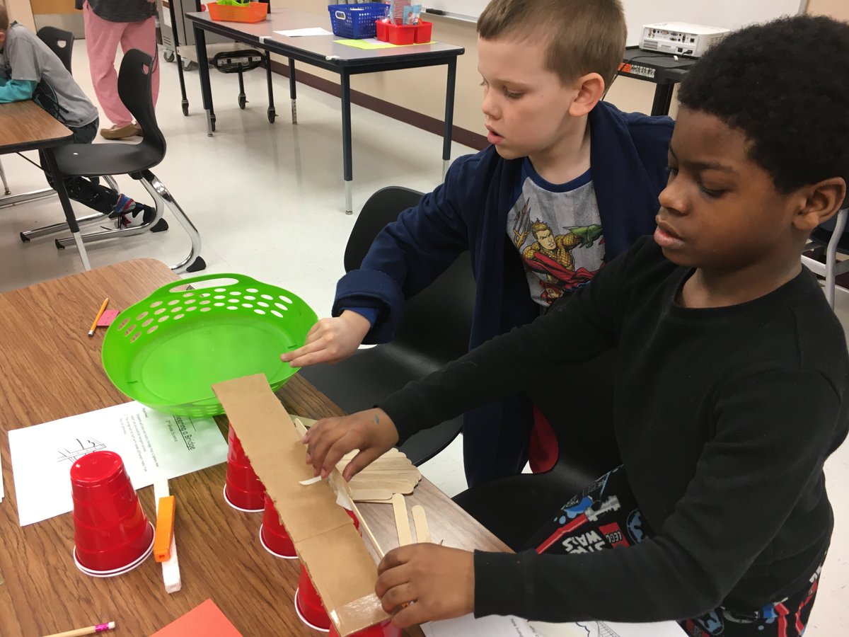 TritonElementa1's tweet photo. Mrs. Gilliland's 2nd Grade Class put their STEM skills to use by designing and building bridges for Sphero Minis to go across.  Great collaboration between all building teams. https://t.co/YBjrysOfZV