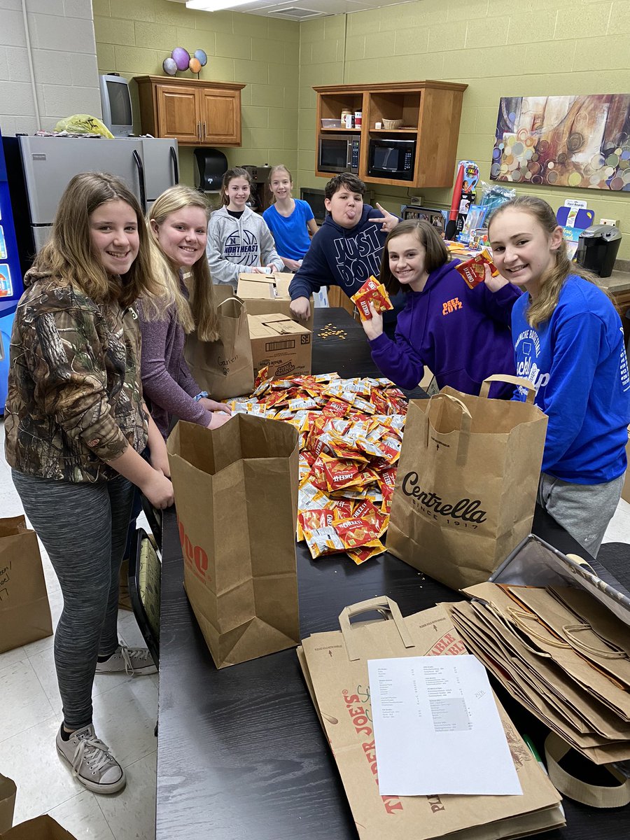 JenniferHuling's tweet photo. Thanks to this crew for sorting snacks today! #ISASP #CHEEZIT + more https://t.co/5zpm4YCN5l