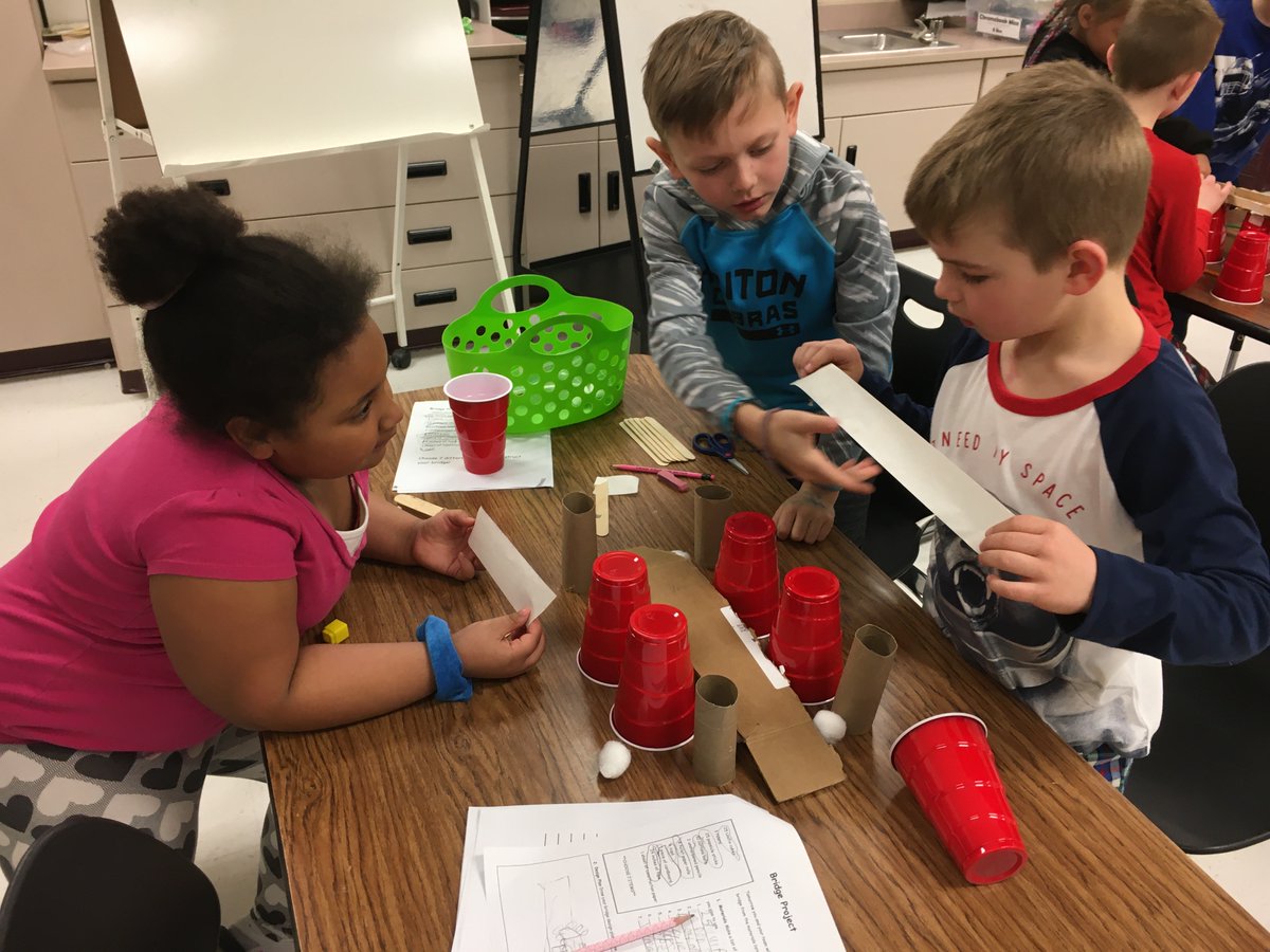 TritonElementa1's tweet photo. Mrs. Gilliland's 2nd Grade Class put their STEM skills to use by designing and building bridges for Sphero Minis to go across.  Great collaboration between all building teams. https://t.co/YBjrysOfZV