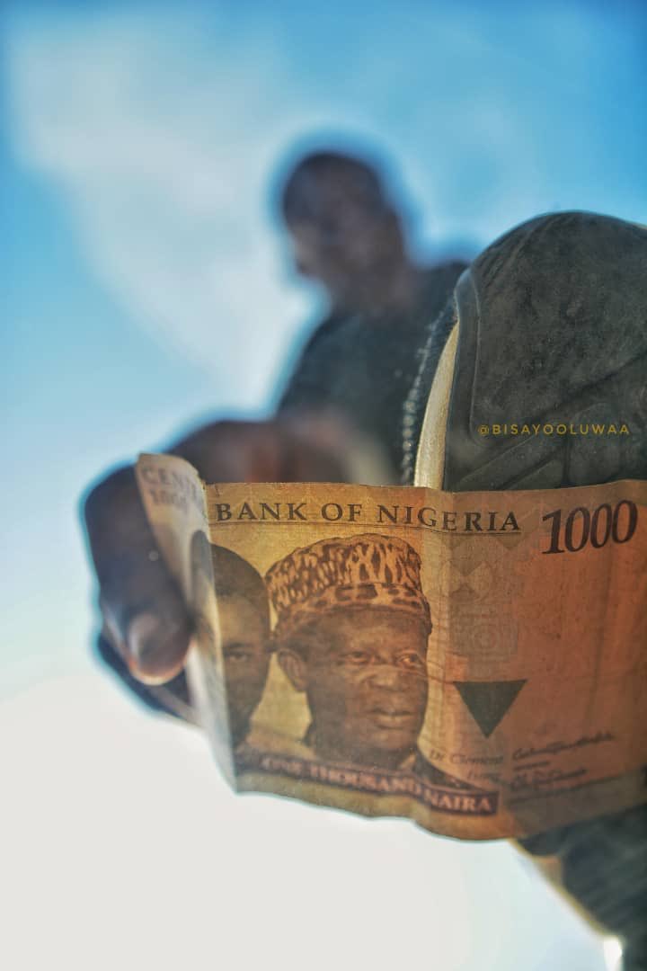 diego_tvm's tweet photo. Ready Money is Aladdin’s Lamp 🧞‍♂️ 🧞‍♀️ !! Creative Photography Series with 📸Wizard: @bisayooluwaa 
Muse :- @diegooflagos #creativephotography #artlovers #artillustration #contentplug https://t.co/CreWz2g6kj