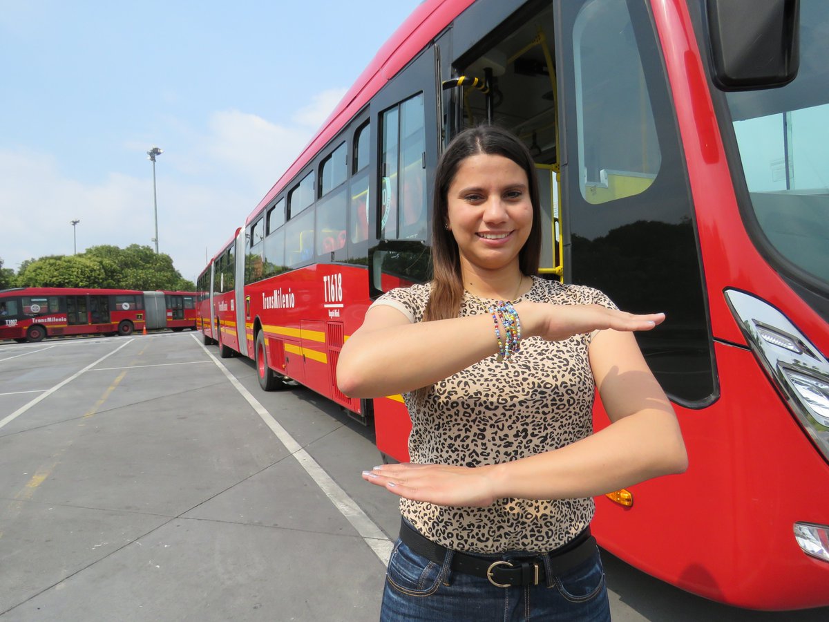 Cablemovil_COL's tweet photo. Seguimos conmemorando el mes de la mujer, #EachForEquals 👩‍🦰👩‍🦳👱‍♀️🚡🍃

#Cablemòvil
#LaMejorAlternativaEnMovilidadSocial
#MàsTiempoParaTi

@Transdev 
#MujeresHacenHistoria https://t.co/D0zAZjf5vq
