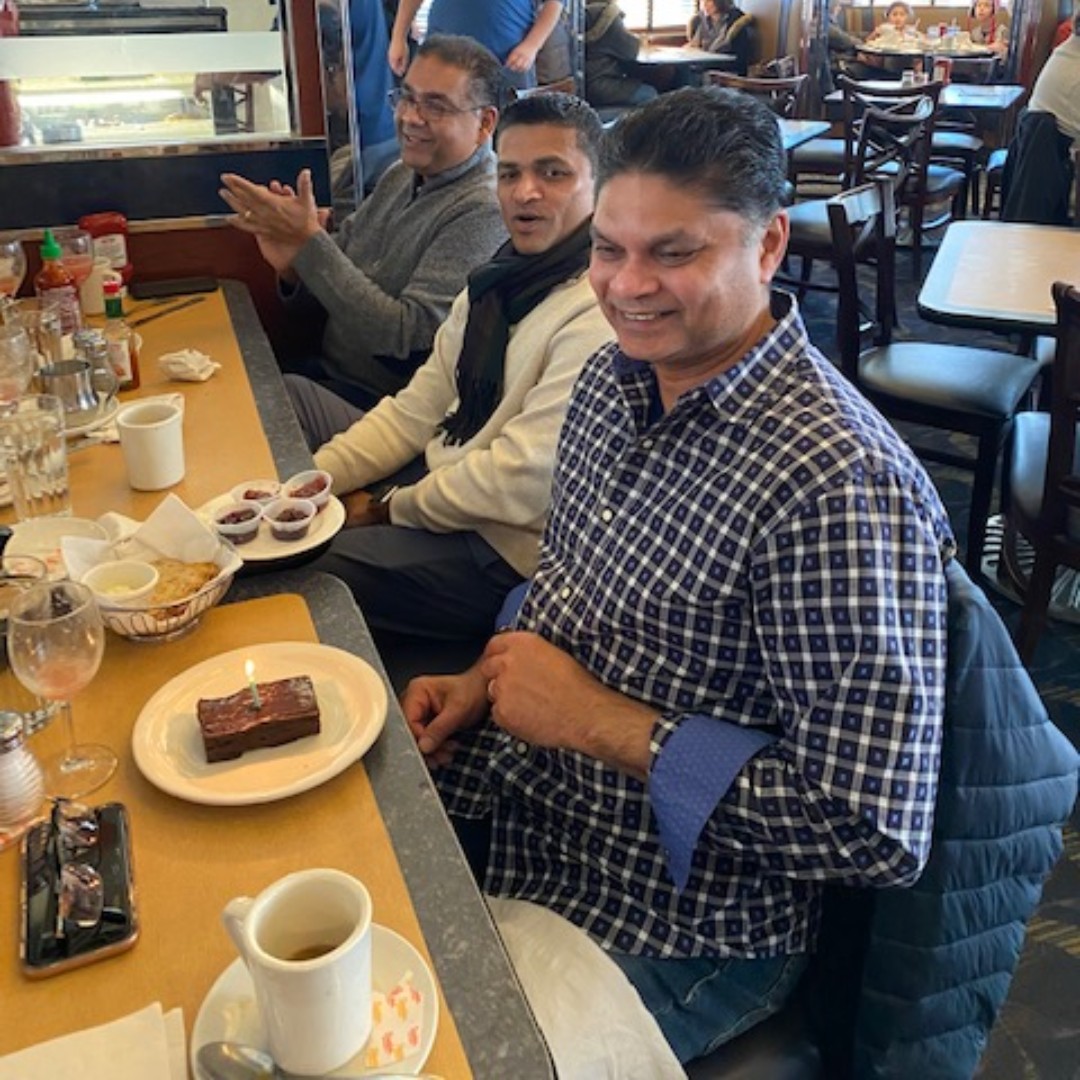 LandmarkDiner's tweet photo. Birthday Celebrations!

#birthday #happybirthday #cake #pastry #chocolateslice #candles #birthdaycelebration #celebrate #happy #smile #birthdaycake #instabday #happybirthdaytoyou https://t.co/FIFhNPRzzU