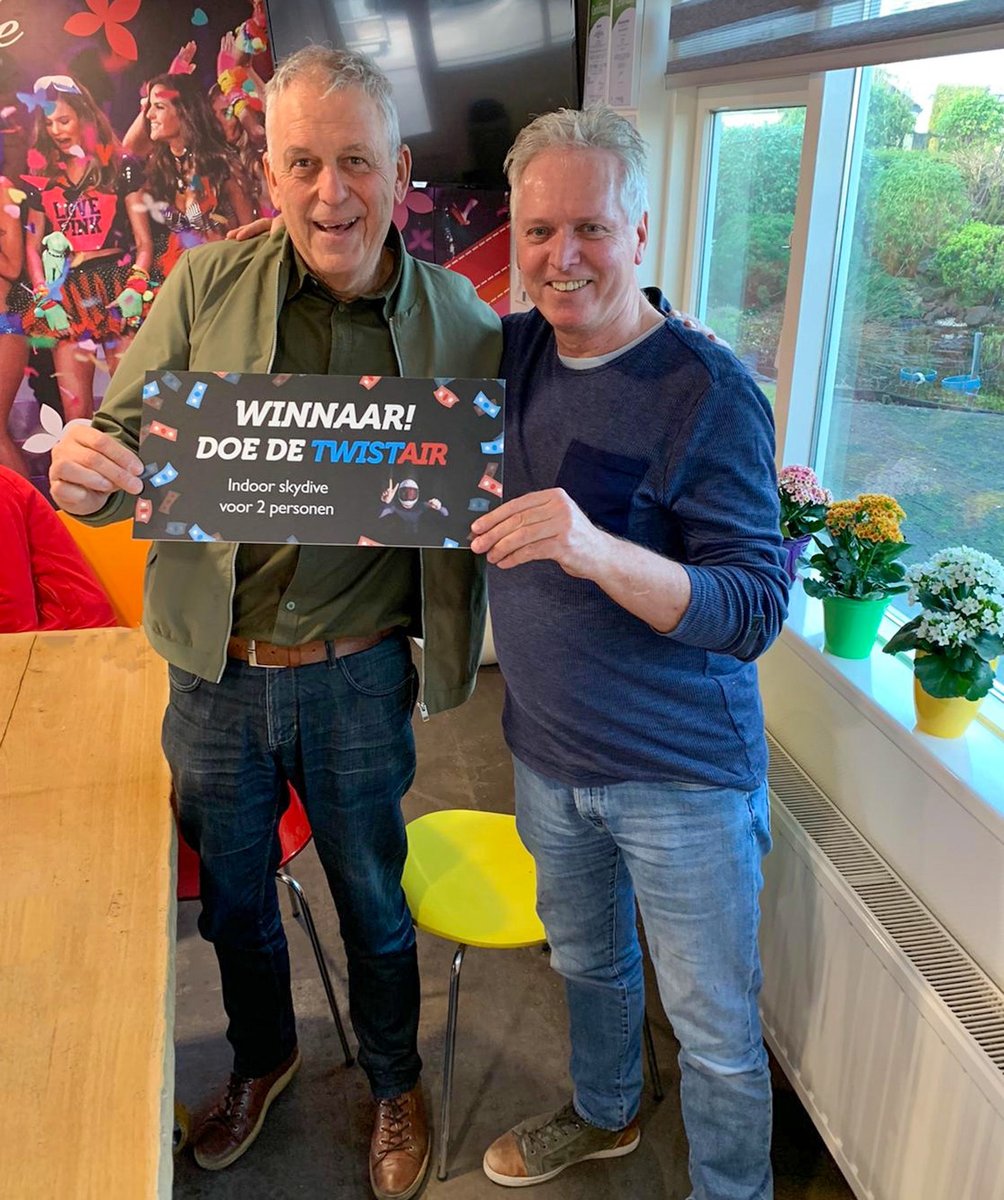 𝗗𝗮𝗴𝘄𝗶𝗻𝗻𝗮𝗮𝗿 | De tweede dagwinnaar heeft zijn prijs in ontvangst genomen. Wij wensen Aad Vreugdenhil veel plezier met een indoor skydive voor twee personen! 🌪

#DoeDeTwistAir #Airmix #oplettengeblazen #HortiContact #indoorskydive