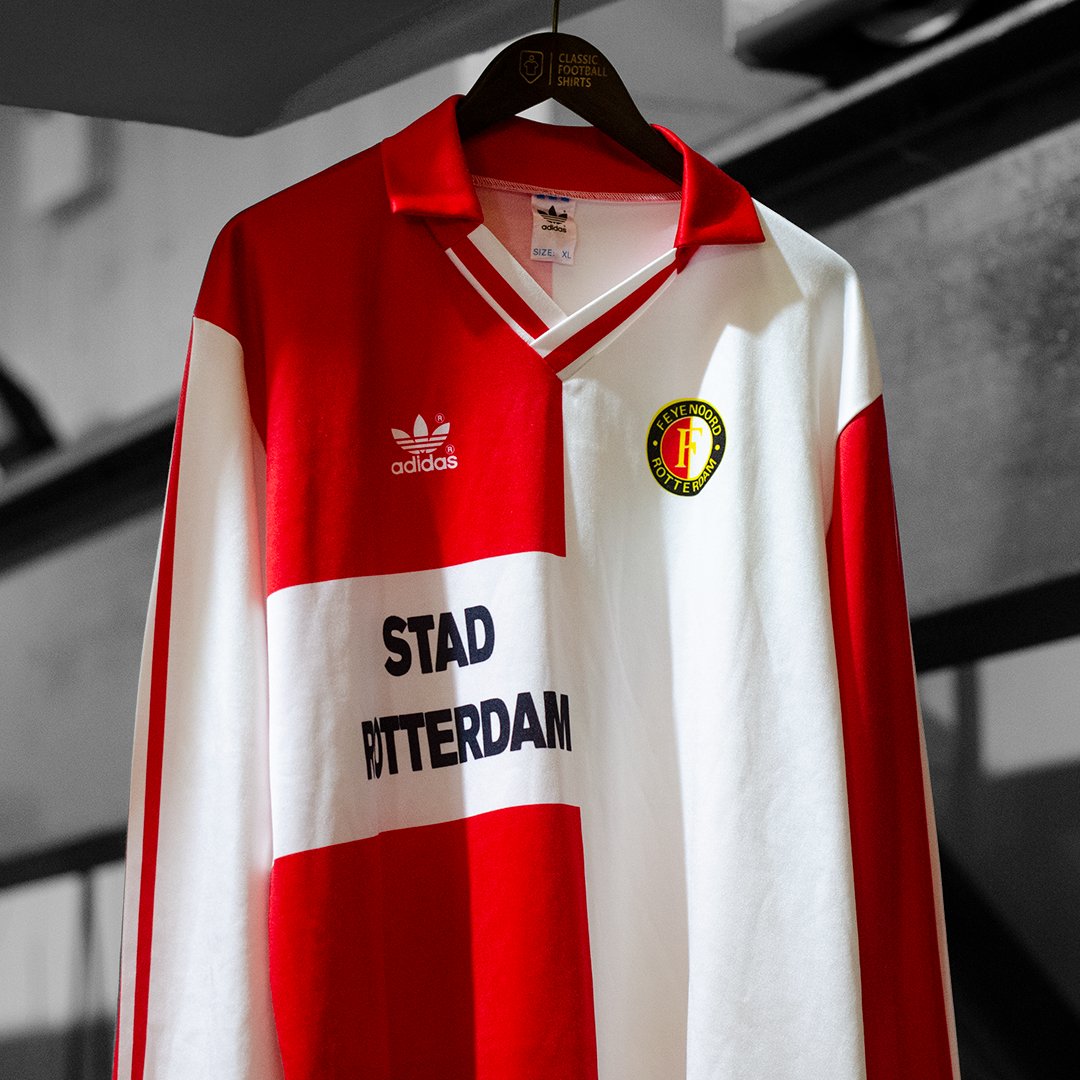 Classic Football Shirts Feyenoord Home Kits Are Usually A Half And Half Design Here S A Kit From 1991 92 Where They Also Decided To Have The Sponsor On One Half Of