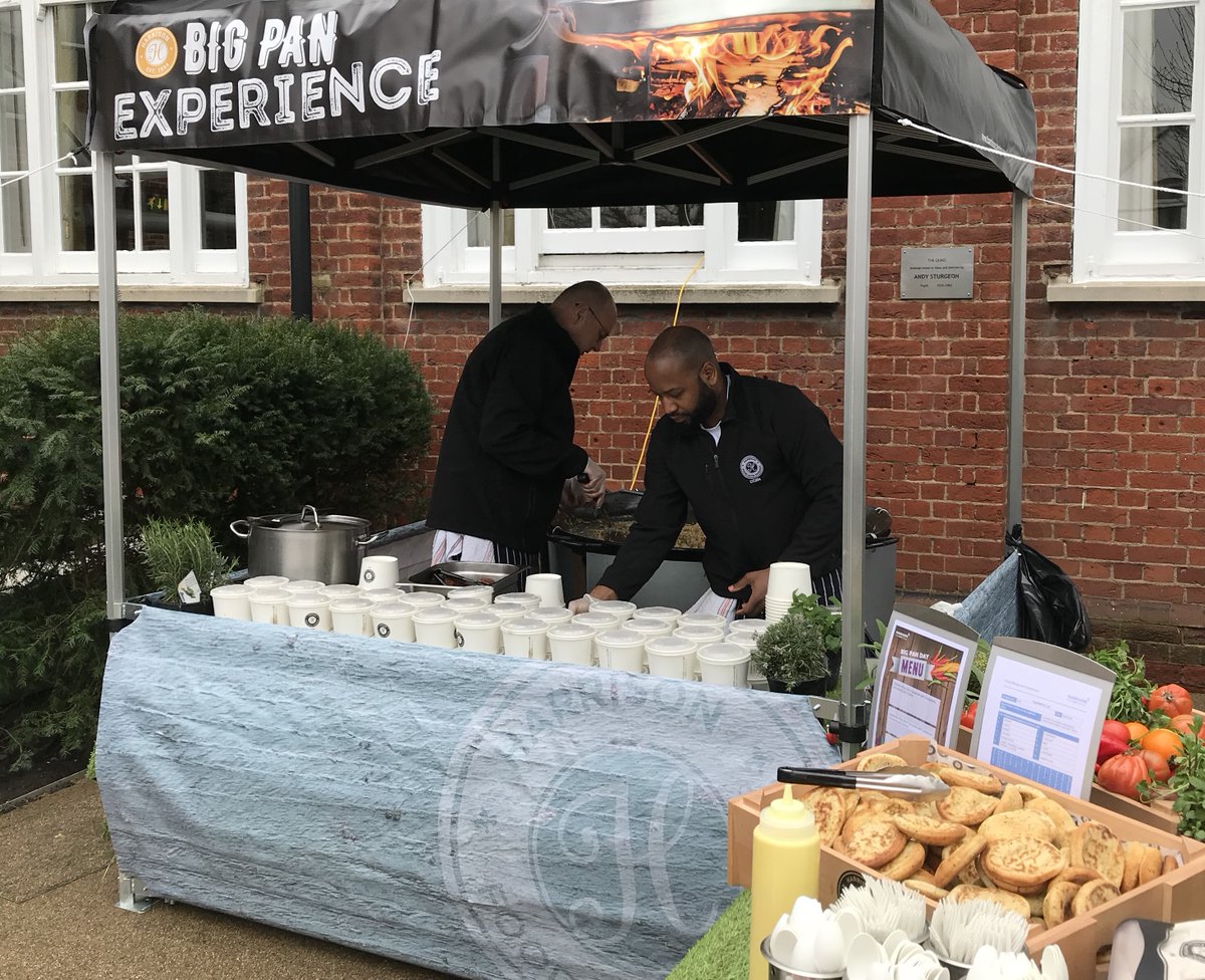 KGS1561's tweet photo. 🍲Want to know what's on the menu @KGS1561? Our #lunchtime #BigPan 🧑‍🍳option is back as tasty &amp; popular as ever with students &amp; staff. This week we're serving delicious #pilau chicken🐔with a range of Indian accompaniments @KGS_HeadofFirst @KGS_Wellbeing 😋🥘🍗#schooldinners https://t.co/BSLvbyD5ux