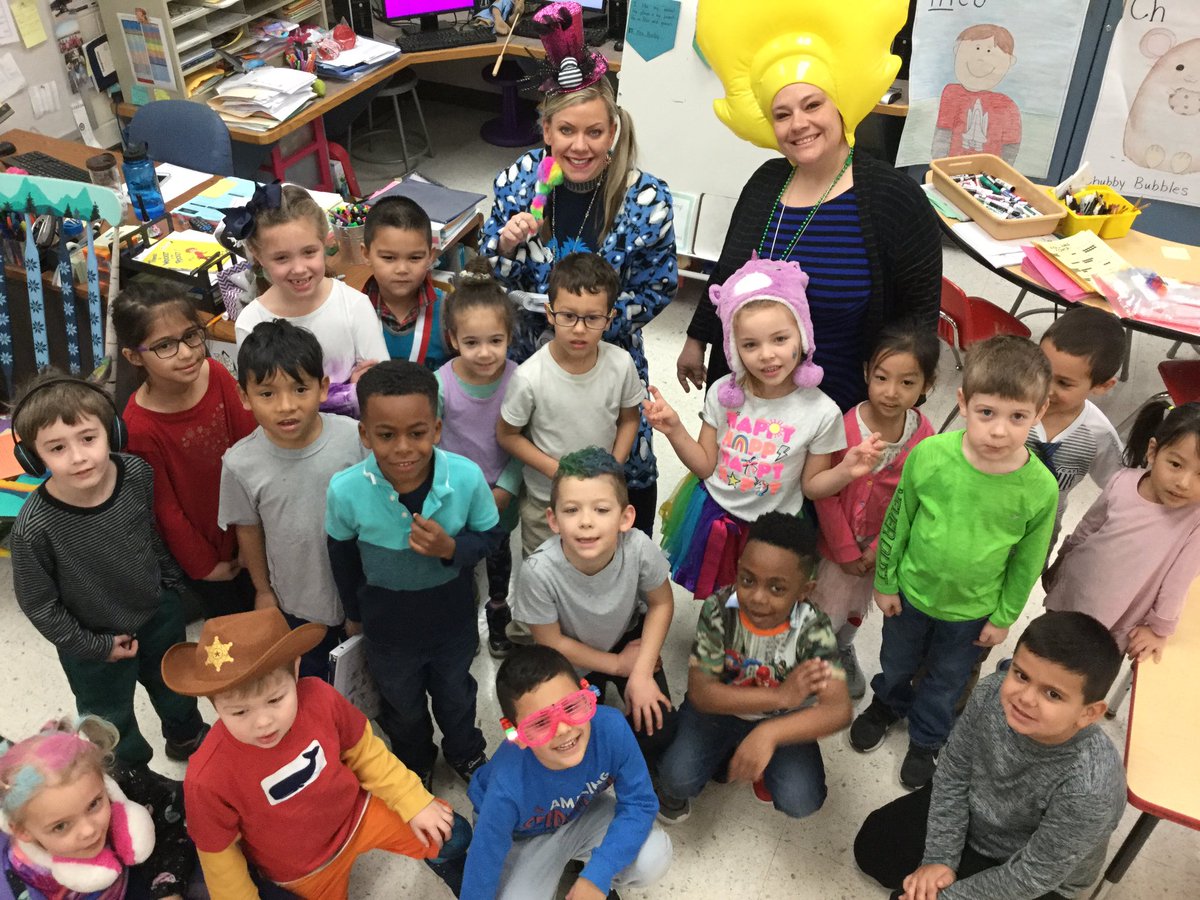 ashland_tablet's tweet photo. Today Kindergarten is celebrating Wacky Wednesday! #ashlandsoar https://t.co/03jGBZtAbL
