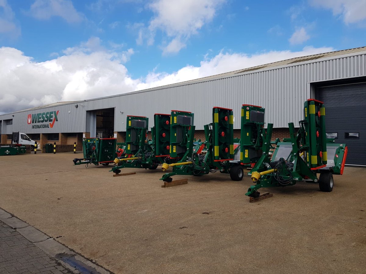 Off to their new home and blue skies at last 🌞.

#TeamWessex #commercialmower #Groundcare #rollermower #rotarymower