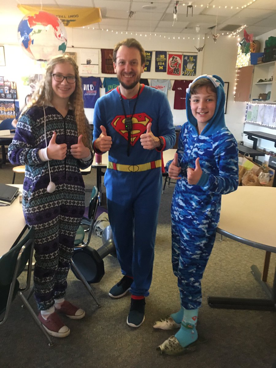6BlueBMS's tweet photo. Everyone loves pajama day!!! #MarchMadness #6Blue https://t.co/chGp58OnBr