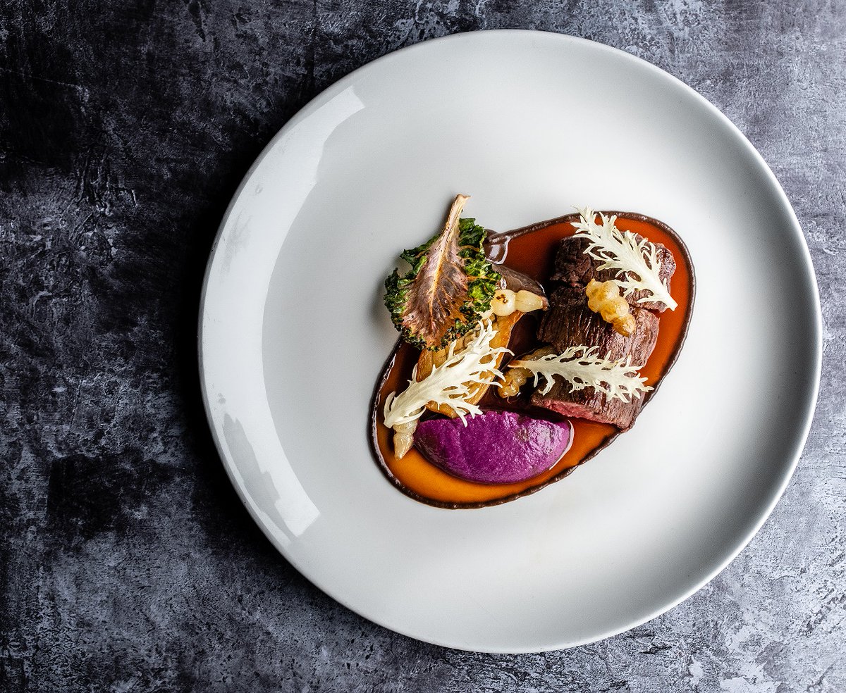 It's Jazz Night tonight! Why not enjoy the incredible music from our jazz duo Robert Pettigrew on piano and Kenny Ellis on bass while tucking into this delicious roasted venison haunch with chocolate sauce! 🎼 😋