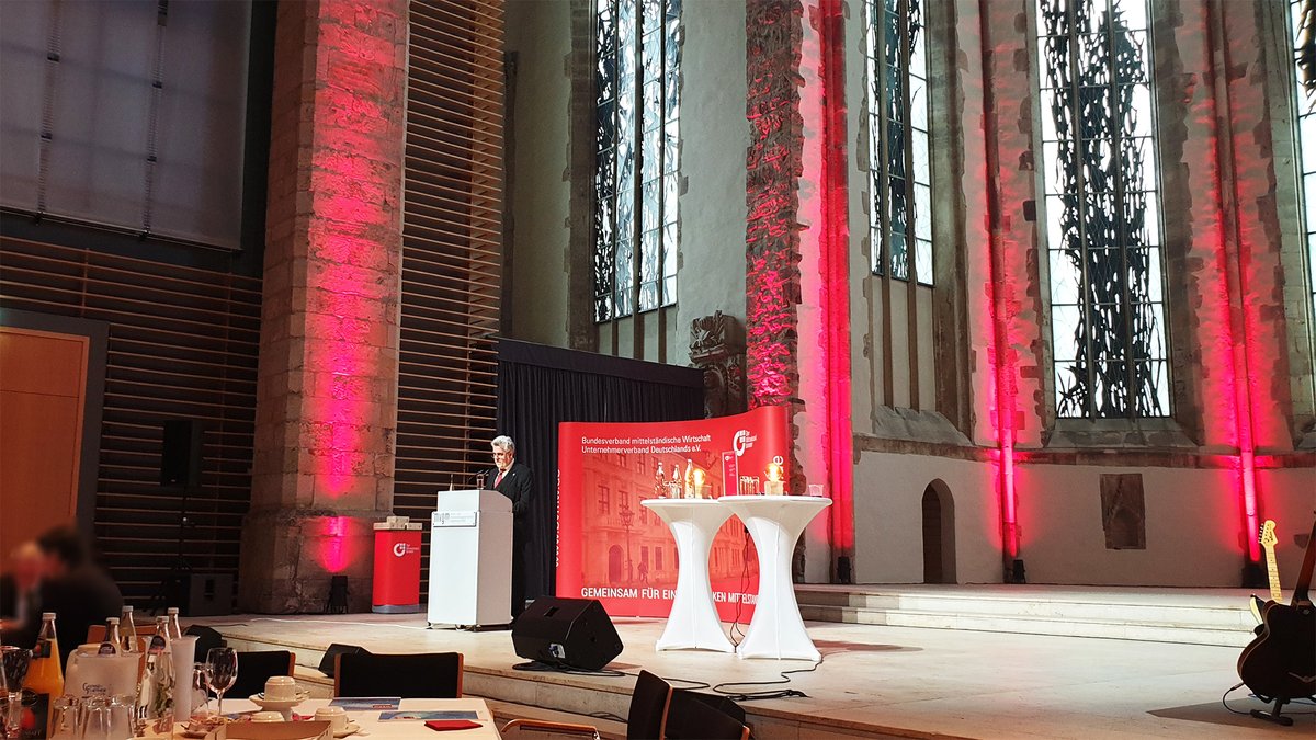 Am 07.02. waren wir zum Jahresauftakt des #BVMW Sachsen-Anhalt eingeladen. Rainer Nitsche und Prof. Dr. Armin Willingmann sprachen über #Digitalisierung, #Fachkräftemangel im Mittelstand und die Wahlen in #Thüringen. 
Mehr? ➡️projekt-exna.de/blog-2020/#BVM… 
ℹ️ europa.sachsen-anhalt.de