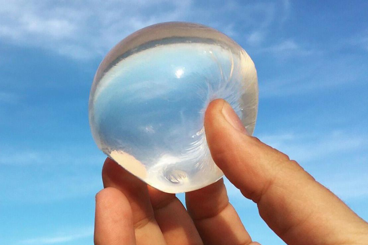 cowansgroup's tweet photo. Would you eat an edible blob? What do you think – will it catch on? Edible blobs of water were handed out at the 2019 London marathon. https://t.co/ewBtxjqkev  #foodwaste #reduce #noplastic #environment #water #office #supplies #stationery https://t.co/frjM9ifTVw