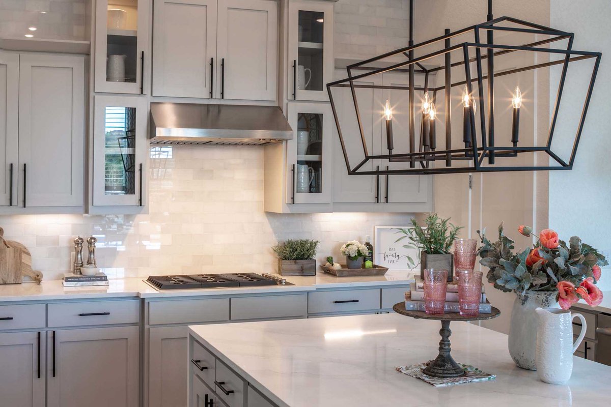 We love the details and design of this kitchen! When you build your Highland Home, you have the option to select colors, finish-work, and other personal touches that make the home yours. #HighlandHomesTX