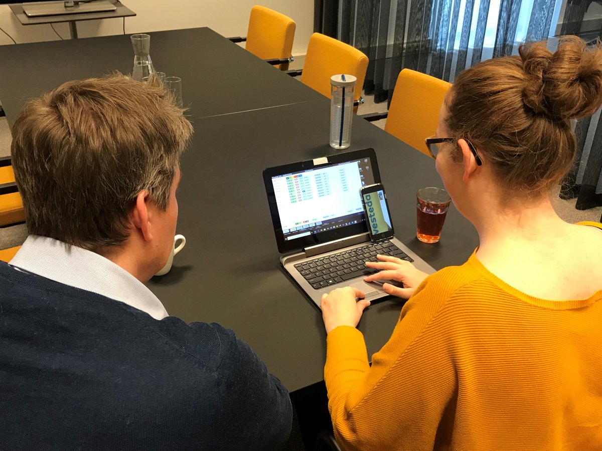 vesteda's tweet photo. Vandaag heeft ons verhuurteam getest of een eindinspectie van een huurwoning ook via telefoon kan. Vanwege de corona-maatregelen in Noord-Brabant test Vesteda alternatieve mogelijkheden. Deze test verliep uitstekend. Met dank aan onze geduldige huurder #vesteda #coronanederland https://t.co/zalPtwi02P
