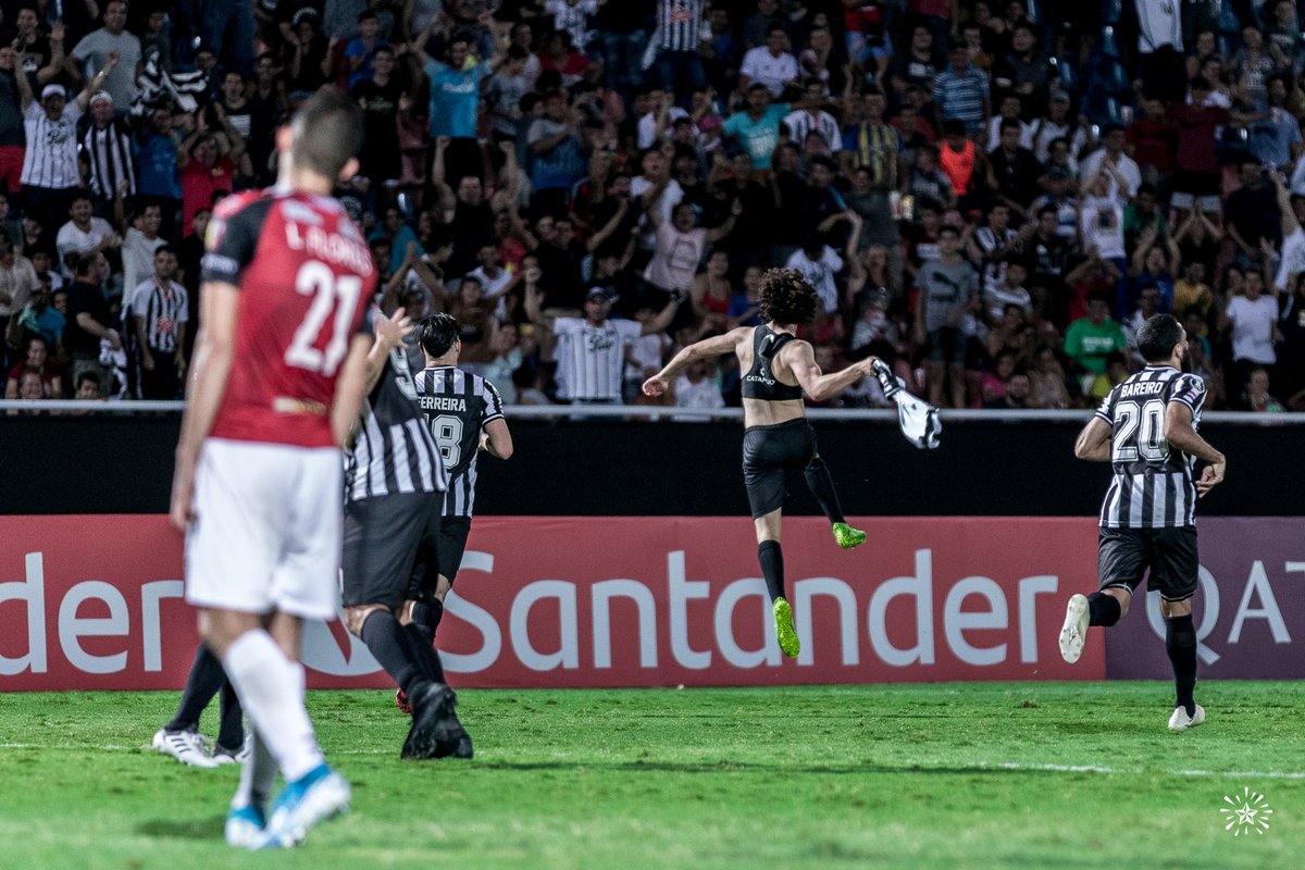 Libertad_Guma's tweet photo. IMPARABLE.
#IvanFranco hizo de las suyas una vez más, con su gol #Libertad cosechó una nueva victoria.

#VamosGUMA 
#LibertadEsFamilia https://t.co/Zcnz0YmiQT