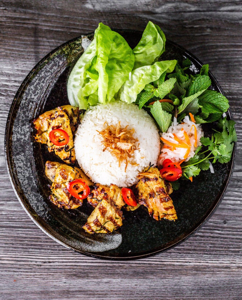 VietEat's tweet photo. You can never beat Charcoal Grilled Lemongrass Chicken with Rice cravings. We’ve got the goods, see you soon. 😉 https://t.co/RH0H4FiqlE