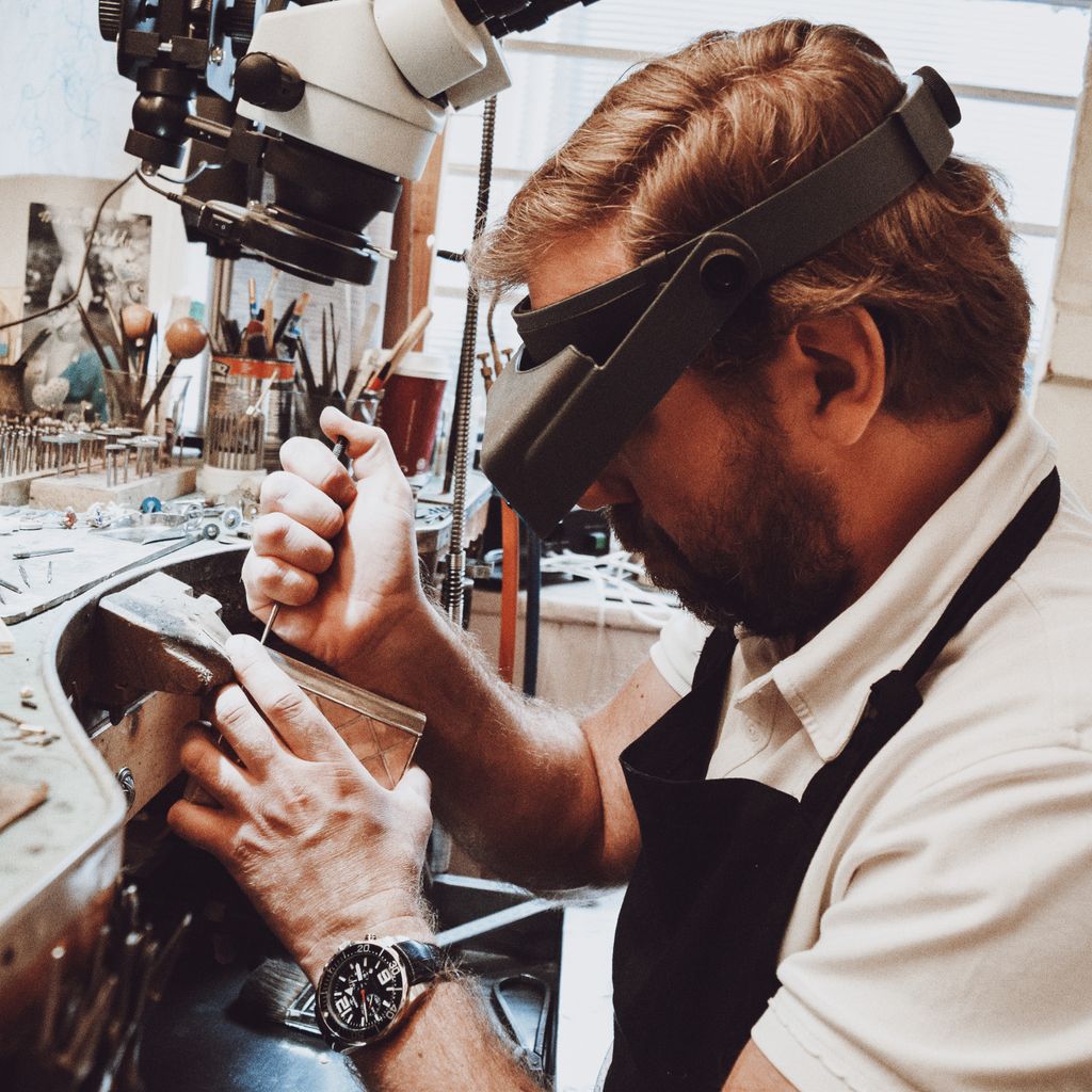 ByLukeGoldsmith's tweet photo. Our sense of time is measured in jewellery. Some repairs can be done within minutes, others need a week. Some bespoke commissions can be done within a fortnight, while others require weeks upon weeks to reach perfection ✨ https://t.co/dyVkYKF9Aq