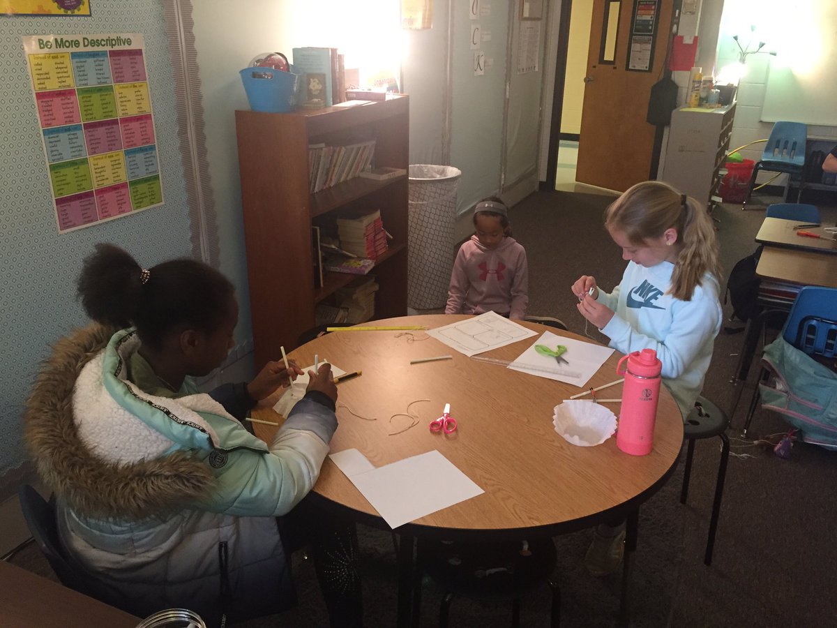 PowellTuqui's tweet photo. Who can build Little Bear a chair strong enough to hold a can of soup for a whole minute??? #stemcobb @STEMsally @STEMTania @rockymount https://t.co/tuYJ4J9wqj