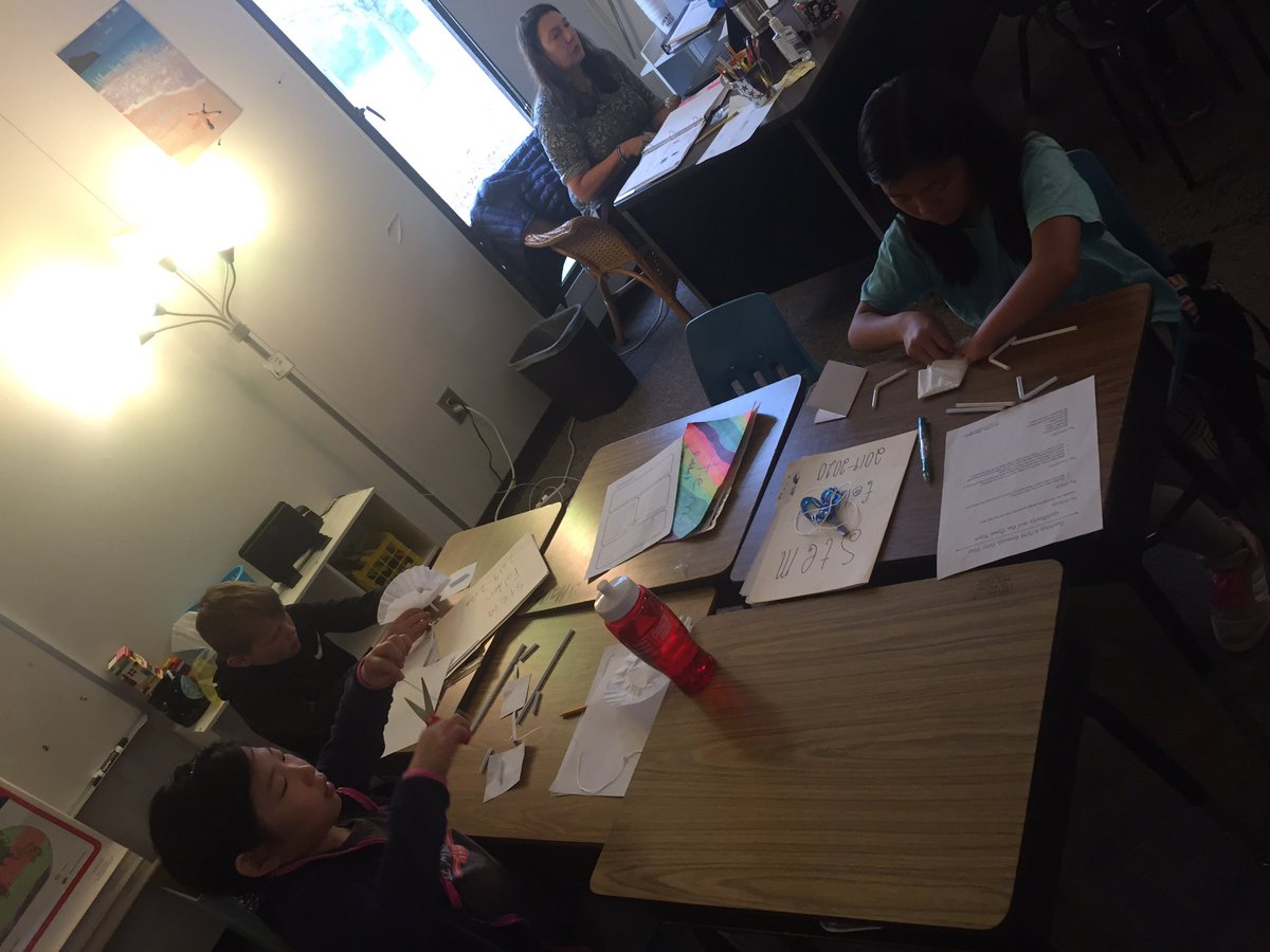 PowellTuqui's tweet photo. Who can build Little Bear a chair strong enough to hold a can of soup for a whole minute??? #stemcobb @STEMsally @STEMTania @rockymount https://t.co/tuYJ4J9wqj