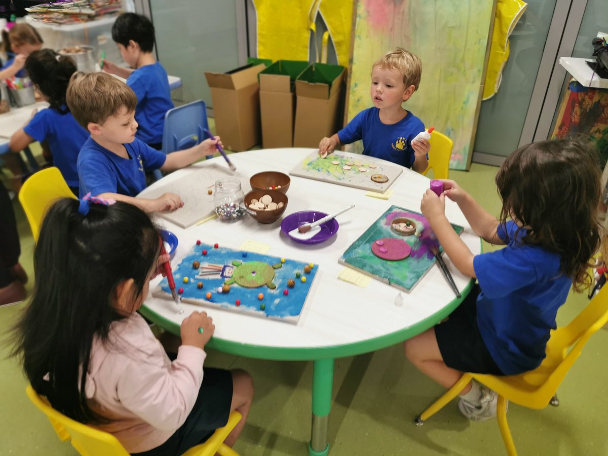 Usint different materials to represent aspects that caught our  interest during the turtle visit #isklproud