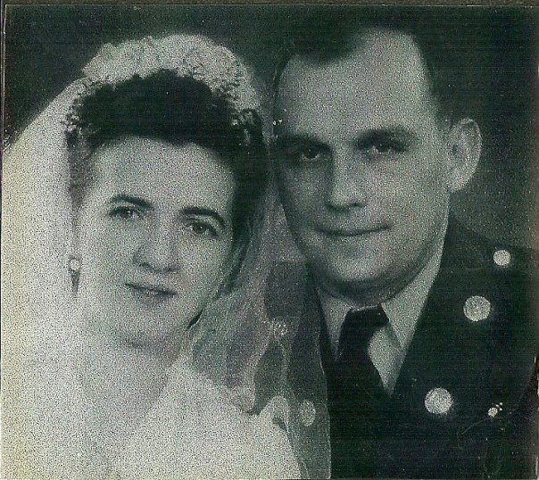 MariasMusings's tweet photo. My mom & dad got married in Germany in 1949. Mom passed in 2007, God rest her soul, but her love & lessons live on in all of us. #Grateful My dad will turn 97 this year. #Blessed If your parents are around, call them & tell them you love them today. #MakeGoodnessTrend https://t.co/LUKlG5K4Xg
