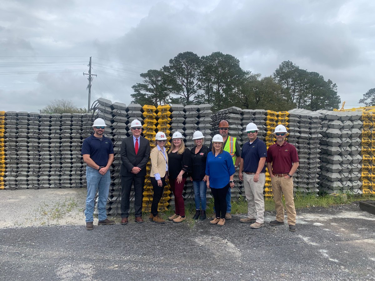 SubmarInc's tweet photo. Yesterday we showcased examples of our turnkey erosion control solutions and articulating concrete revetment mats to guests from @NichollsState.
#submar #erosion #erosioncontrol #engineering #construction #pipelines #coastalerosion #louisiana #houma #thibodaux https://t.co/pVhjvafnN7