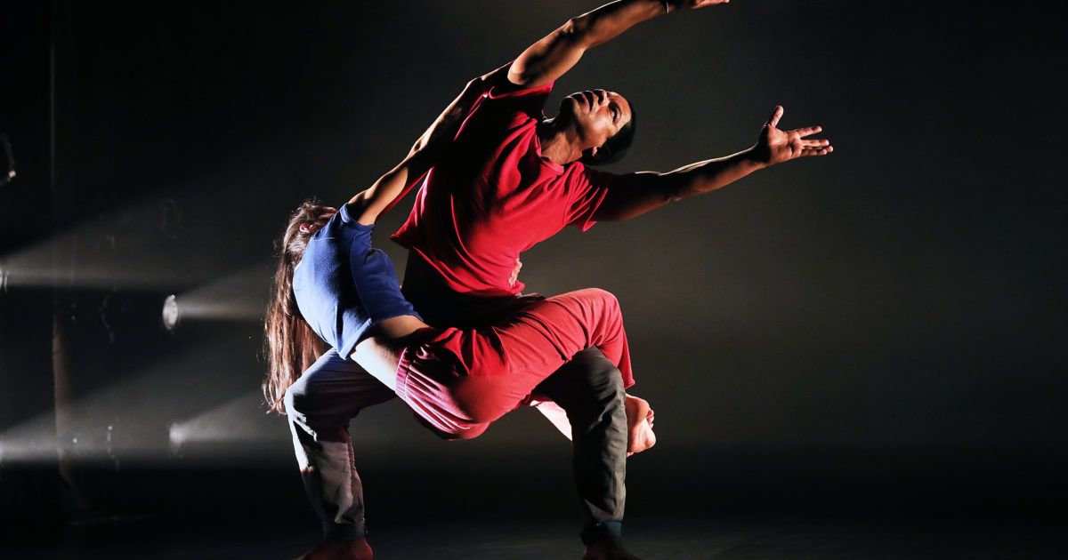 EventsLuton's tweet image. Thursday 12th March  7:30pm - 8:30pm at The Hat Factory
SOLO FOR TWO
A powerful dance duet exploring the dual identity formed in-between different cultures and dance languages.
Price: £10 / £8 conc / £5 U25s
buff.ly/2TSJdRE