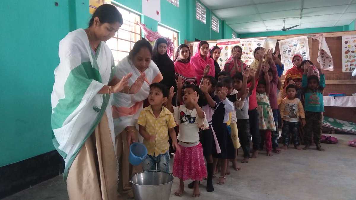 ArpitaSaha94's tweet photo. Handwash demonstration will fight infections and boost nutrition. Community members and children's were involved in discussion on hygiene &amp; sanitation #PoshanPakhwada2020 #POSHANAbhiyaan @MinistryWCD @POSHAN_Official @PoshanAssam  @dcofficedhubri @SPreraks https://t.co/IoTXLomtMX