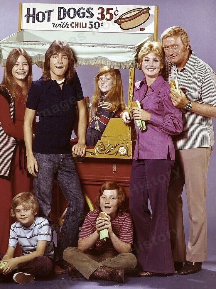 jessbythebsb's tweet photo. Day 361/366
#366DaysOfDavidCassidy 
David with PF cast, can you believe this year (Sept ) will be 50 yrs? 😱 1970-1974. Favorite PF episode? 💕💕✌️ #DavidCassidy #loveyou  #PartridgeFamily #bestshow #getyourhotdogs #chilianyone #70s https://t.co/A8w71meYze