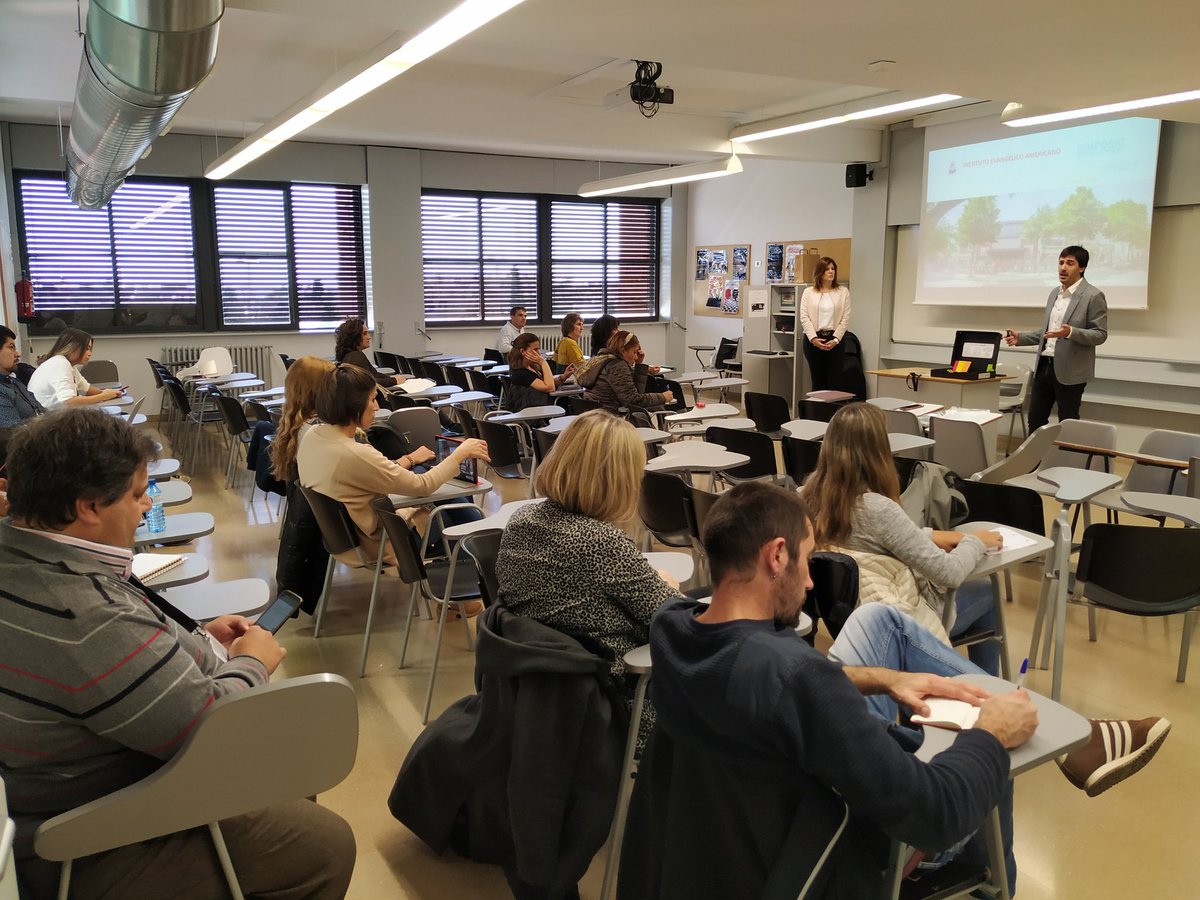 Educacion_2020's tweet photo. ¡Arrancamos con las primeras #BuenasPrácticas del día en el #SimposiumBcnEdu!

¡Gracias @ProyectoEBI @colemontse Escuela Básica da Várzea de Sintra y @ieavdp! 🥰🥰 https://t.co/mq3vPgpZq5