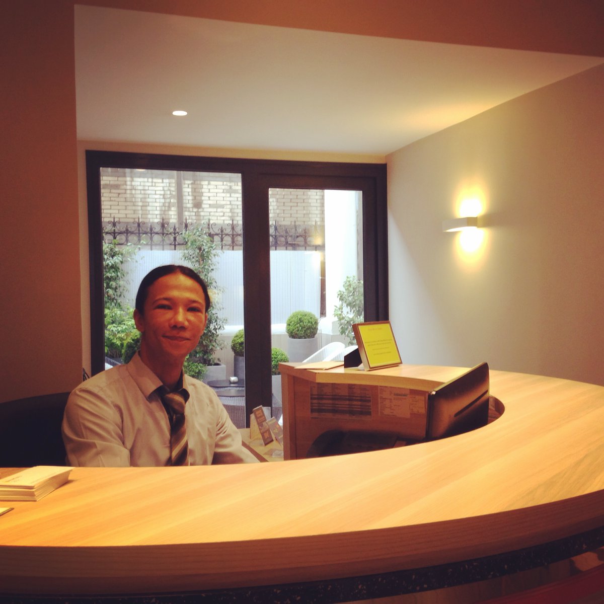 BerneOpera's tweet photo. Toute l'équipe de l'hôtel Berne Opéra vous attend avec le sourire !!!! 😀🛀🛌🛎️ #Hotel #Paris #Smile #Welcome #Happiness #Booking 
https://t.co/jJyFcNCl2B https://t.co/LYhkA9Voof
