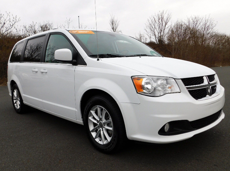 RTChrysler's tweet photo. Drive your kids around town in this CPO 2019 #Dodge Grand Caravan for $18,500! Features include keyless entry, an auto-dimming rearview mirror, backup camera, Bluetooth, 3-row seating, and so much more!  
Stock #: B15112-A 📞 215-876-8307 https://t.co/7yACy5UbFo