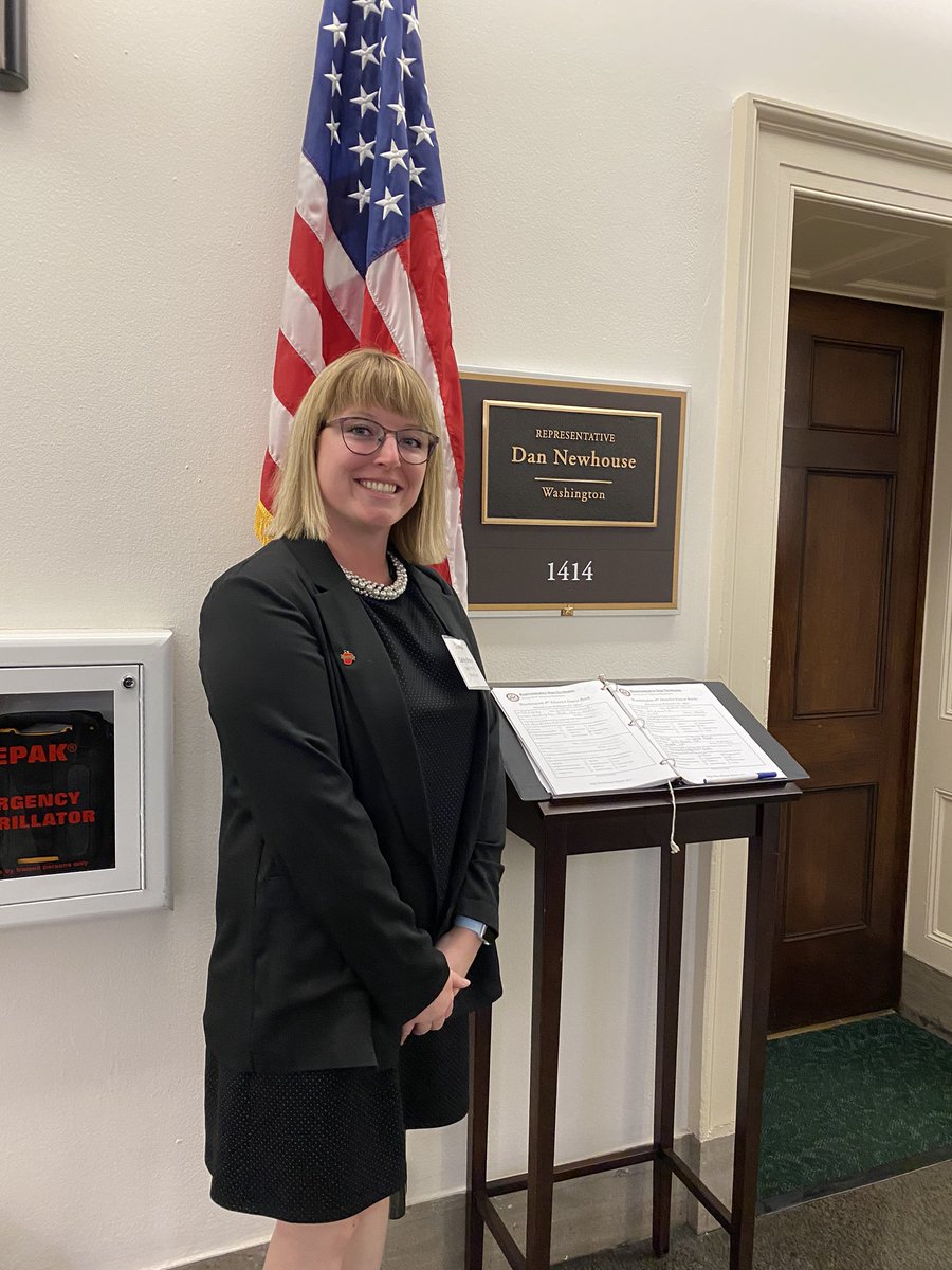 Capital Hill day has begun and I’m beyond grateful to have this opportunity! <a href="/usapples/">USApple</a> <a href="/PattyMurray/">Senator Patty Murray</a> <a href="/SenatorCantwell/">Sen. Maria Cantwell</a> <a href="/RepNewhouse/">Rep. Dan Newhouse</a> @SageFruit #usapple20flyin