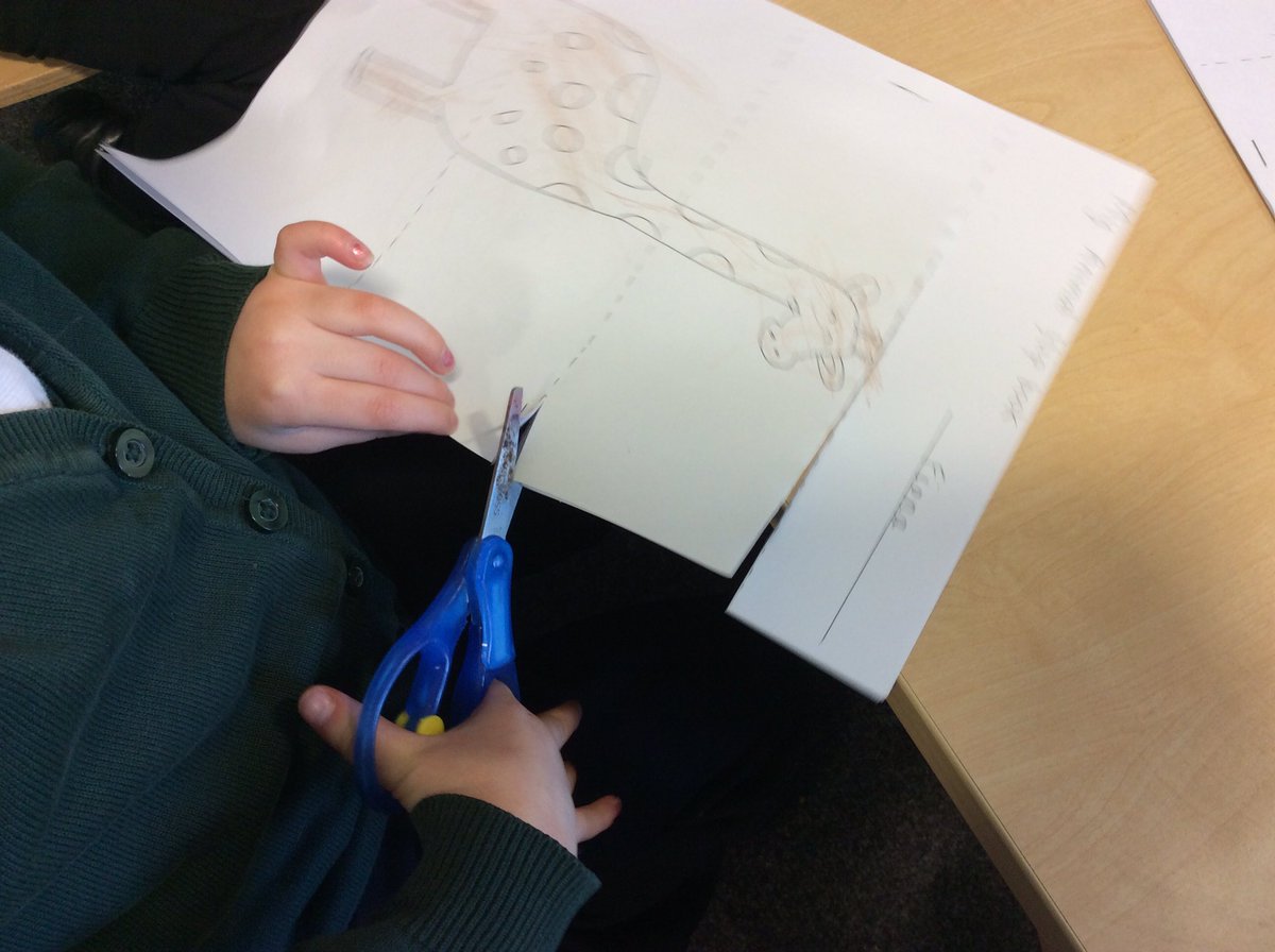 TGPS_NorthLincs's tweet photo. F1 have been learning about animal features and creating new creatures in our animal flip books! #TGPSeyfs #TGPSScience #BSW20 #TGPSTheWorld https://t.co/1oCWxiq207