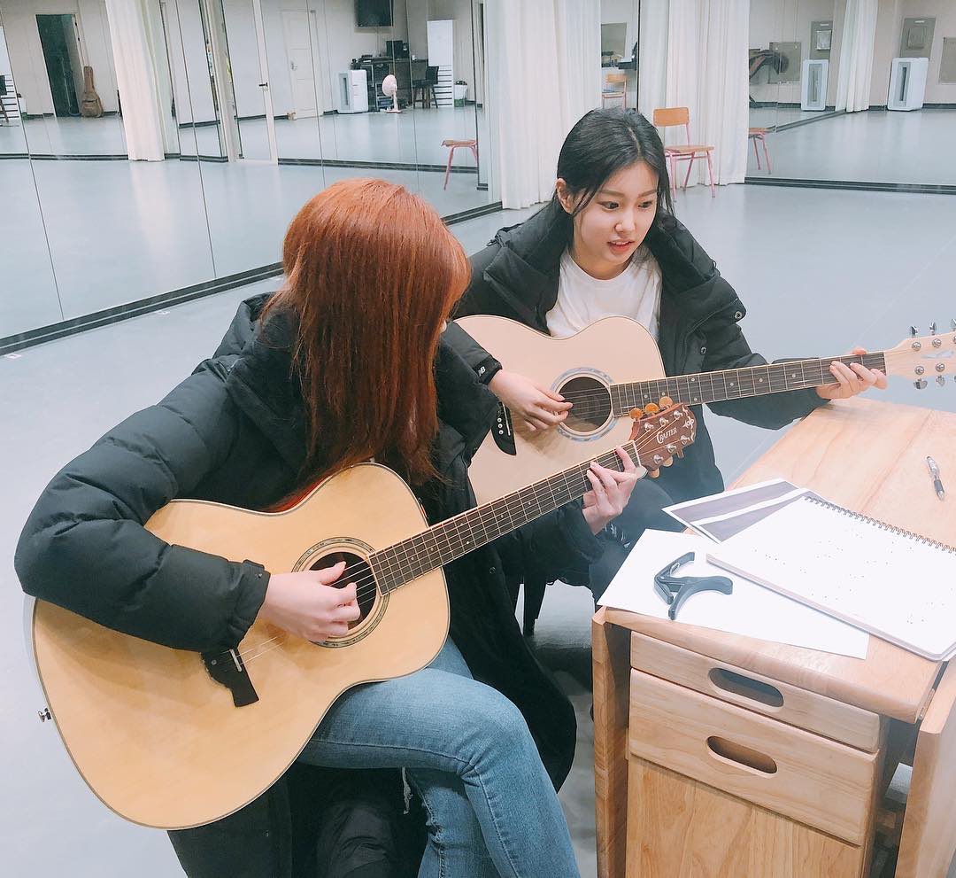 for anyone who wants to pull ‘shes fake playing it for tv’ shes been practicing hard with minjoo