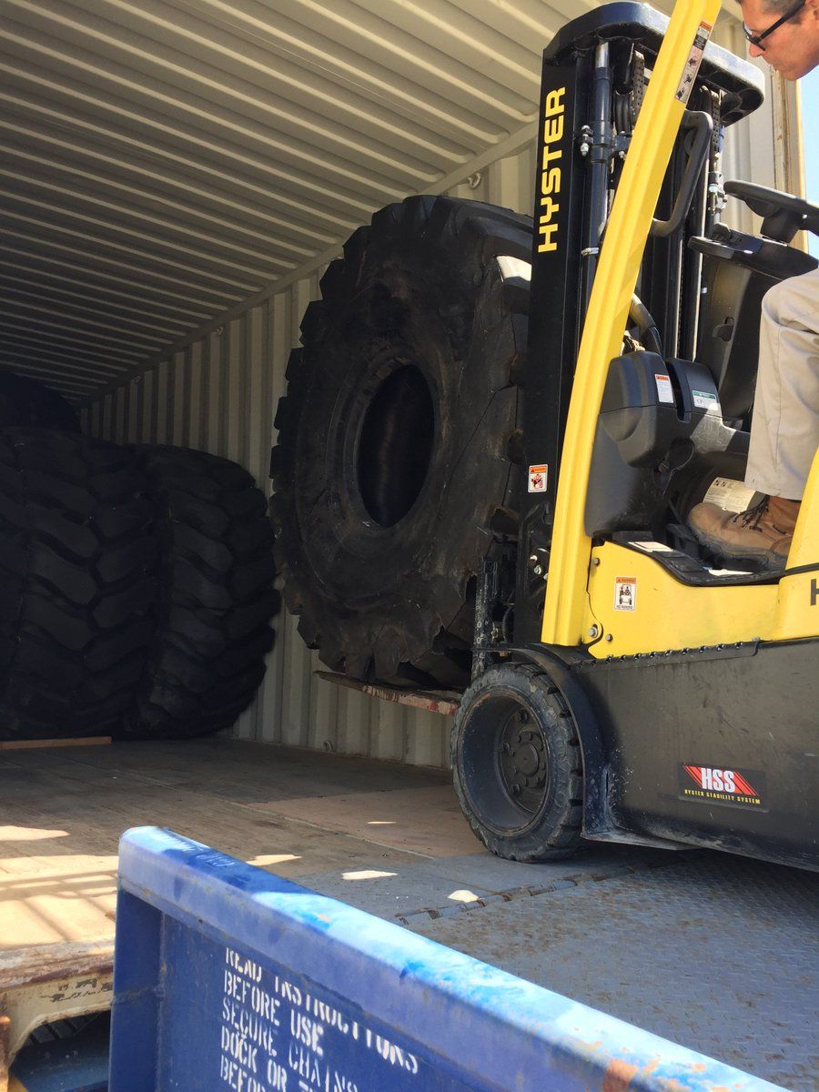 OTRTire's tweet photo. Packing them in tight for their journey on the water, if you need off the road tires contact us today!
#tires #OTR #earthmover #loader #mining #shipping #firestone #bridgestone #Michelin #goodyear #yokohama #magna https://t.co/RAyDcjdiV0
