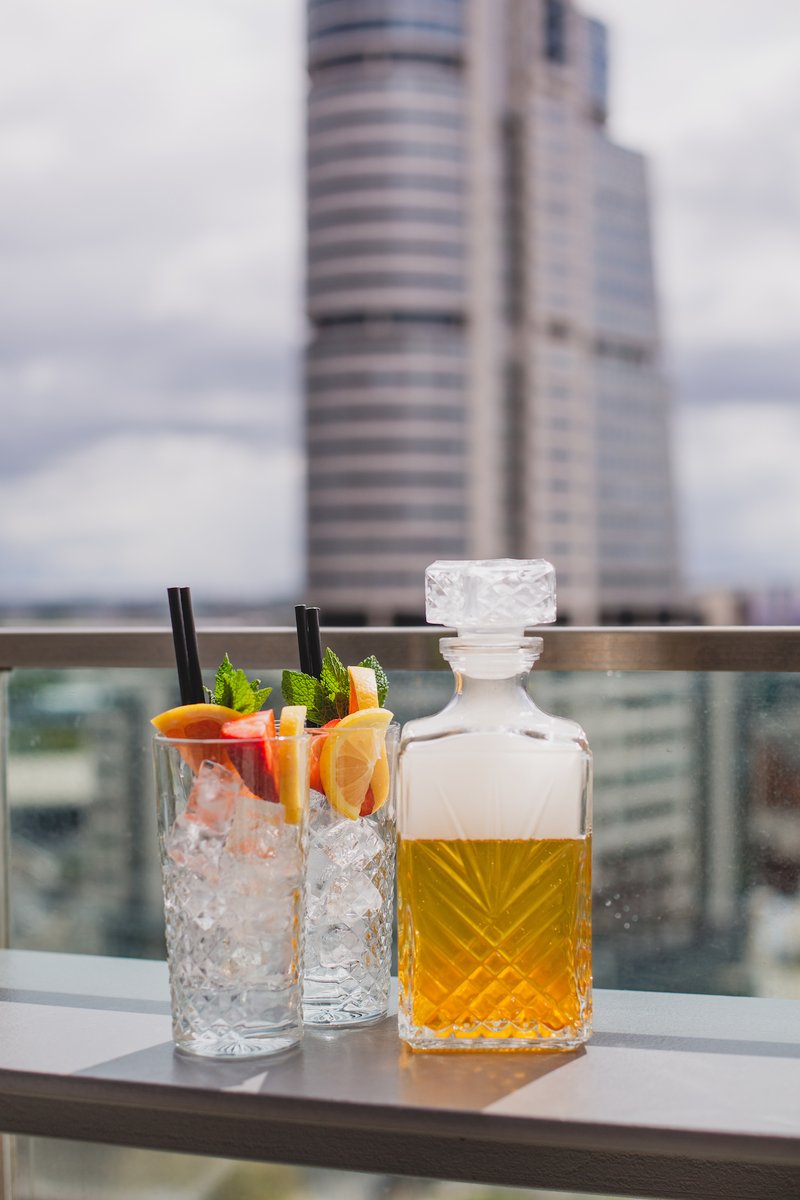 Longer nights call for a long drink! 🍹🙌🏻 #CocktailAClock #BST