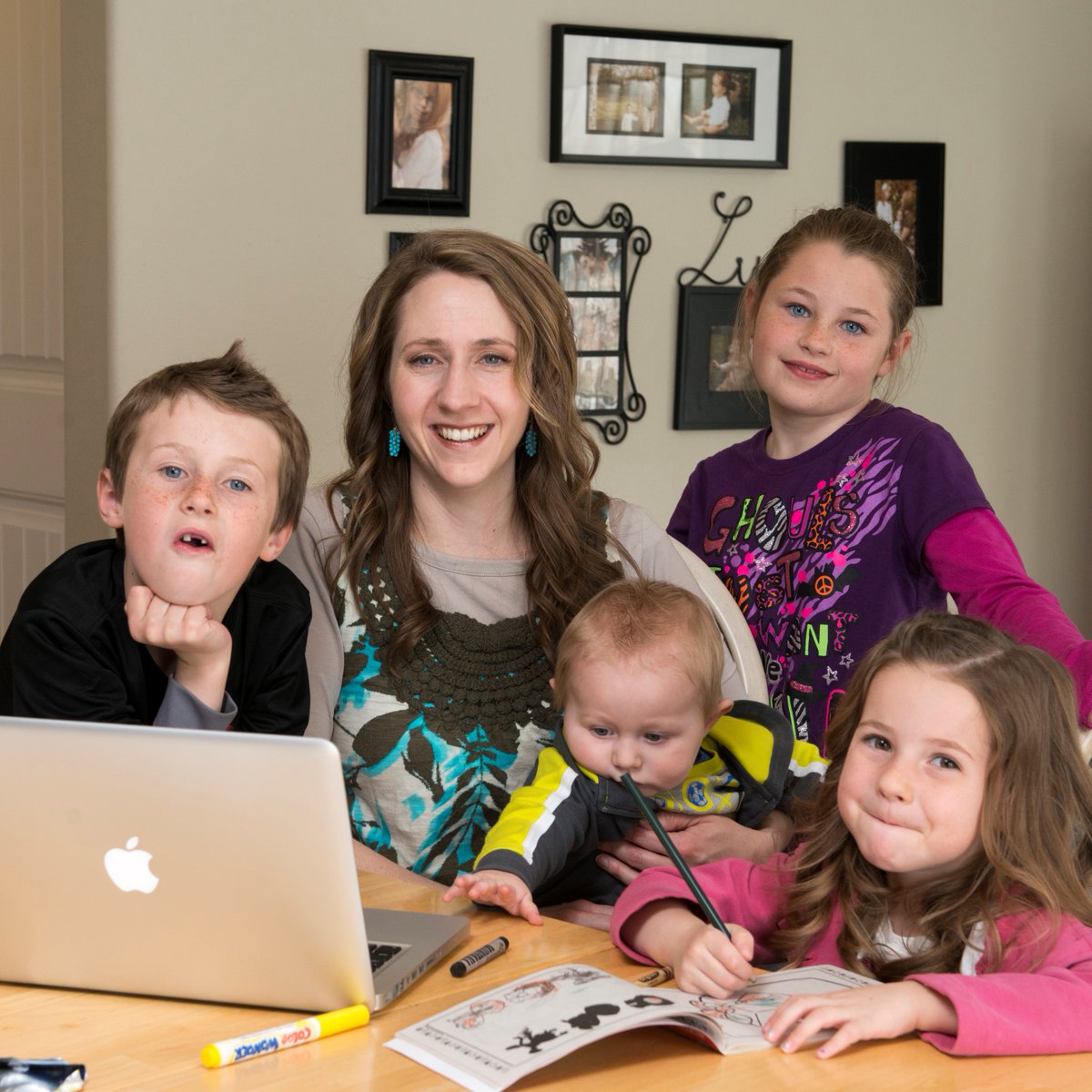 BYUPathwayWorld's tweet photo. BYU-Pathway helps parents return to school. Tell us, are you a mom or dad pursuing your education?
#inspiration #goodness #BYUPW #onlineeducation #learning #ldsmom #ldsdad #family #student #opportunities https://t.co/IuyZFLh40b