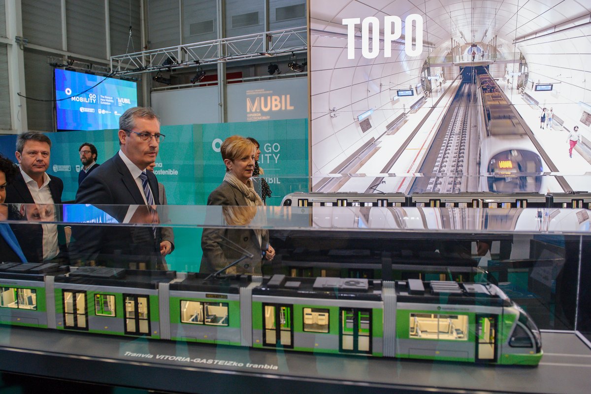 euskotren's tweet photo. 🚈 Hoy y mañana estaremos presentes en la feria @GoMobilityExpo.
🚝 ¡Acércate a nuestro stand #BasqueMobility para conocer todo sobre la movilidad del futuro!
📍 FICOBA, Irun
📅 11 + 12 de Marzo
+ INFO ➡️ https://t.co/ImDZlIoiff
#Euskotren https://t.co/qWkuD2hr65
