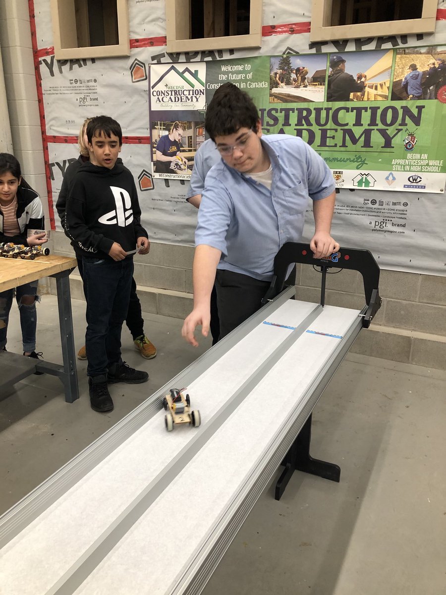 WECDSB's tweet photo. Students at ⁦@STJTWEET⁩ are racing the electric cars they built as part of the ⁦@ENWINUtilities⁩ Streetcar 351 project. Winners get a nice Streetcar 351 keychain made right here at the school. Very cool! https://t.co/9ptl2v8G2Q