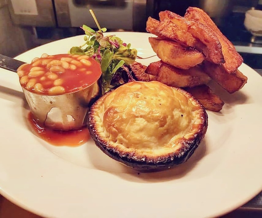 InnPuckersley's tweet photo. Home made Cheese and Onion pie, hand cut chips and an overflow of beans 😍

#restaurant #pub #food #homemade #cheeseandonion #pie #classic #favorite #handcuts #chips #beans #winterfood #grub #puckersley #royton #oldham #manchester #jwlees #comfort #greatfood #treatyourself https://t.co/HBhDf5UdBU