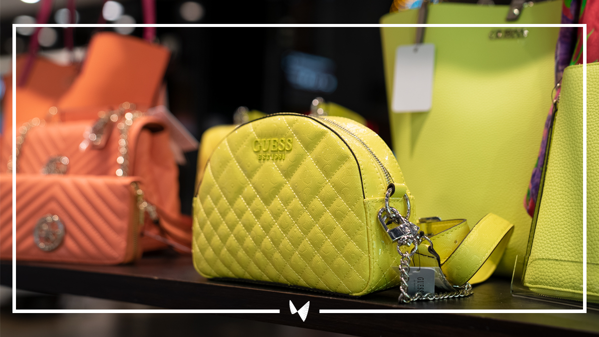Der Frühling kommt näher! 💐 Die passende Accessoires von @guess in pastelligen Farben sind schon da. #DutyFreeExperience #guess #accessories #handbag https://t.co/usjqrXqpy0