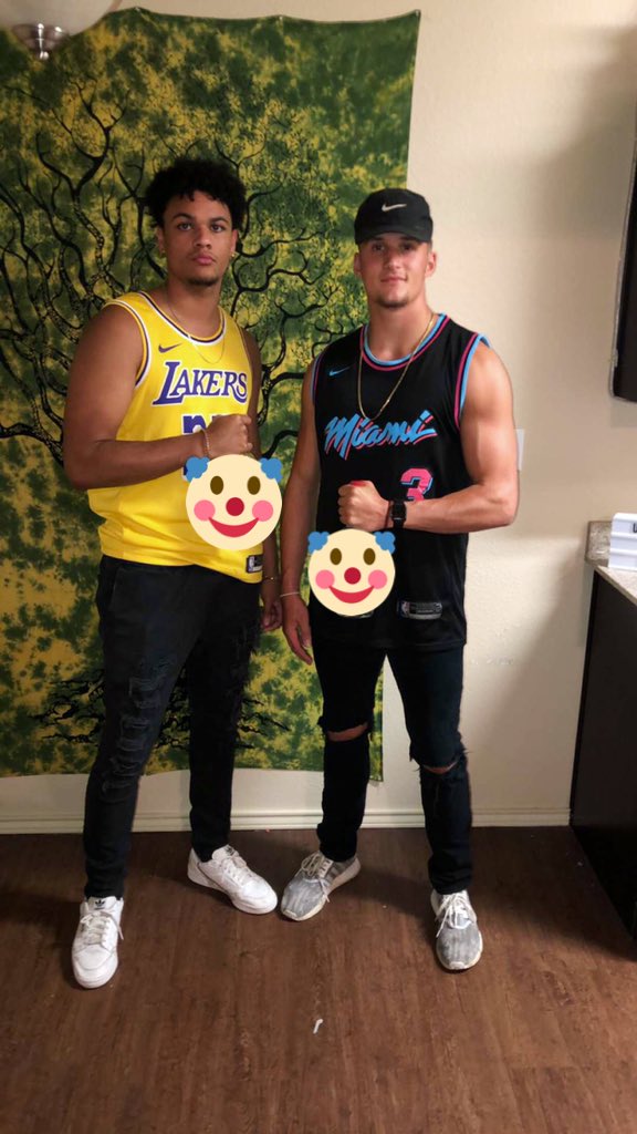 zae2x's tweet photo. Happy birthday to my goon twin 🤟🏽🤟🏽 https://t.co/TKwTCxj3eU