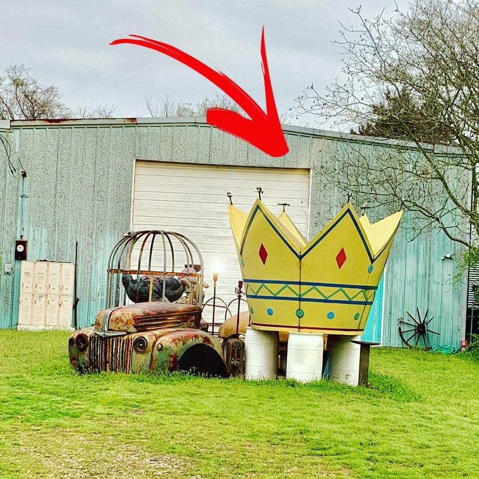 angiewday's tweet photo. It’s gonna be a great day!  👸 👑 
Saw this treasure on my way to showing homes. Love the things I see out and about. 😊 👀😎 https://t.co/IIYsU2D1dF