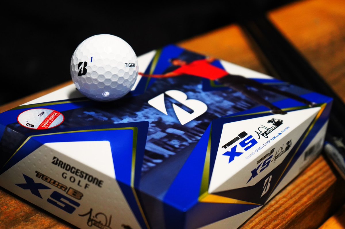 bridgestonegolf's tweet photo. 🚨 Giveaway Alert 🚨 
Get your hands on the #NEWTOURBXS🔵 
TIGER WOODS edition before they hit retail!

To win:
🔹RETWEET
🔹FOLLOW @bridgestonegolf 
🔹Enter HERE > https://t.co/Iv9iPdiIiA

#1BallFitterInGolf https://t.co/q6yN60LCak