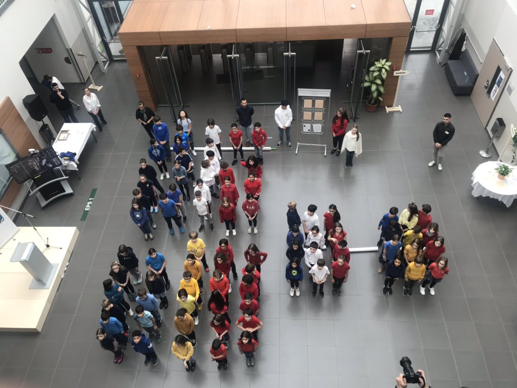 AdnLycee's tweet photo. 100 ans du lycée Français Anna de Noailles de Bucaret. De jolis moments d’émotions : les lettres d’Anna de Noailles, le film des témoignages des anciens élèves, l’hymne chanté par les CM1, la poésie déclamée par les CM2, la presentation du jardin connecté.. joyeux anniversaire ! https://t.co/BPxiKSn7tk