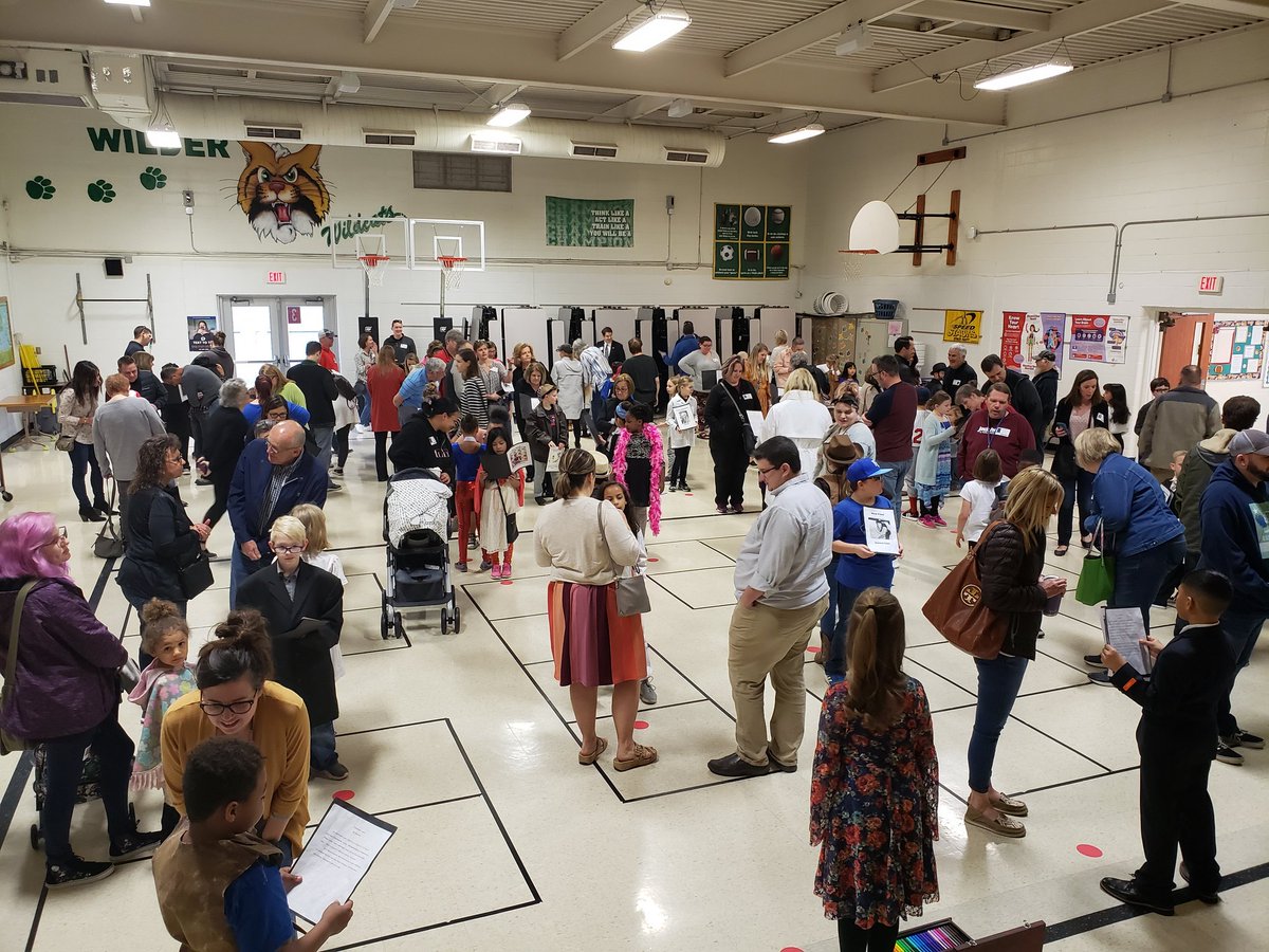 krysta_combs's tweet photo. @WilderSPS 3rd graders are presenting their Famous Missourians! #WilderRocks @officialSPS @clk04 https://t.co/SnQ2W294qR
